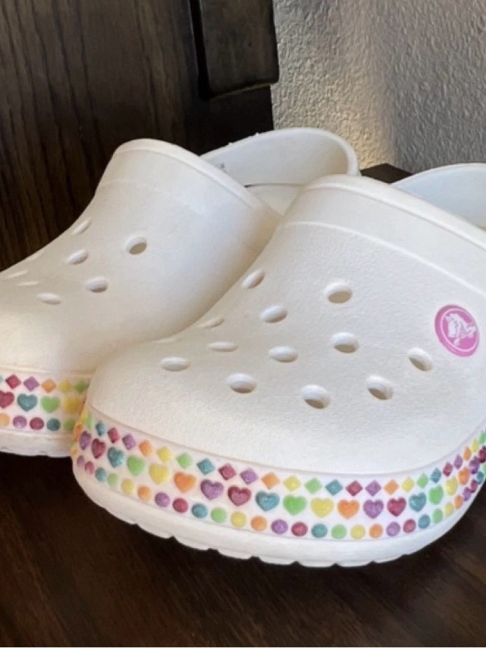 CROCS Kids White Clog with Multicolor Heart Border J2